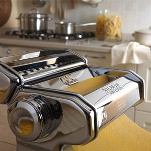 Nudelmaschine-Pastamaschine-Test-kaufen-Marcato-Altlas-150-Philips-Nudelmaschiene-elektrische-vollautomatische-Nudelteigmaschine