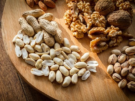 Kalorientabelle Nährstofftabelle Kalorien Nüsse, Erdnüsse, Walnüsse essen