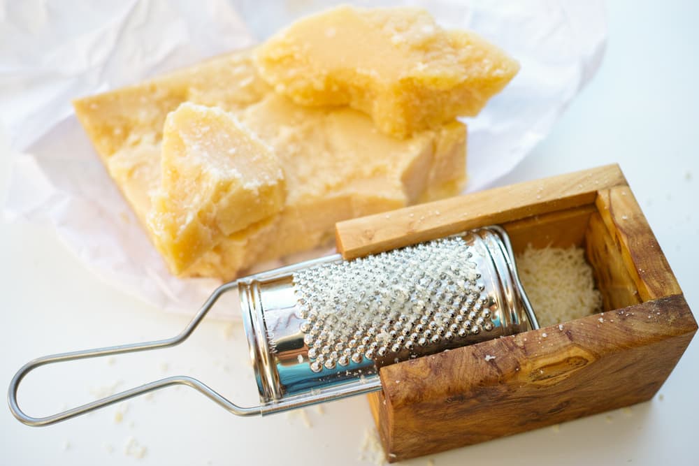 Parmesanreibe Holz Käsereibe Olivenholz kaufen Test